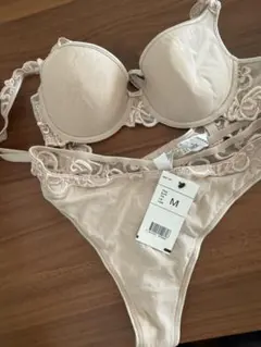Chantelle ベージュ ブラジャーショーツセット M/Bのサムネイル