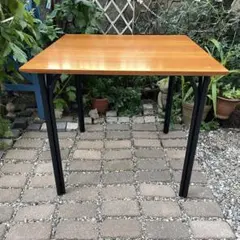フレデリシア　ナナディツエル　トリニダード・トバゴテーブル小　ウェグナー 北欧②