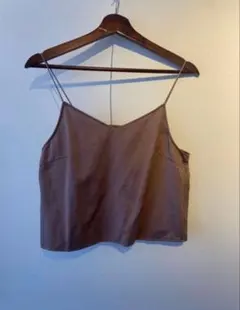 JUSGLITTY サテンキャミトップス