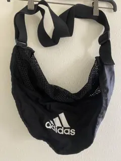 【adidas メッシュボディバッグ ブラック】