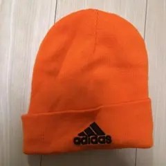adidas オレンジ ニット帽