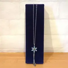 《未使用に近い》青い花型ストーンロングネックレス　花型ペンダントロングネックレス