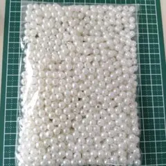 No.13-2 パール調　アクリルビーズ　6ミリ【100g】黄色みのある白