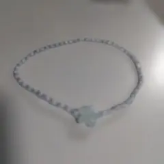 透明な青色のビーズブレスレット