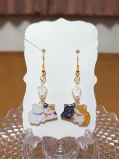 ハンドメイド　猫　ネコ　ピアス　白　黒　茶トラ　三毛　動物　アニマル　レジン