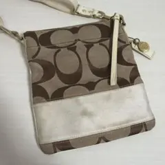 coach コーチ　ショルダーバッグ　ベージュ　キャンバス生地　シグネチャー