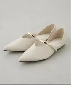 ホワイト ポインテッドトゥ フラットシューズ