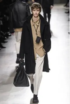 HERMES エルメス　シェーヌダンクルスマートフォンケース　ストラップノワールのサムネイル