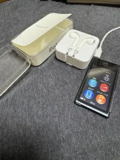 Apple iPod nano (with earphones)