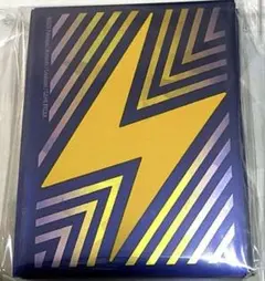 お*ロ様 【新品・匿名配送】海外限定 雷 ピカチュウ デッキシールド スリーブ