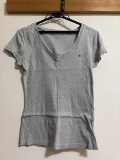 TOMMY HILFIGER Vネック Tシャツ グレー Sのサムネイル