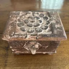 ヴィンテージ木製フラワーカービング小物収納箱