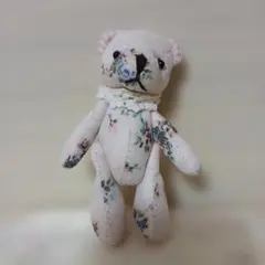 花柄テディベア　ハンドメイド　ぬいぐるみ　チャームのサムネイル
