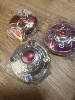 セーラームーン　ガチャ　ブローチミラー