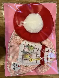 赤いチェック柄ドレスと帽子セット