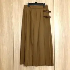 ロングプリーツスカート レザーバックル付き
