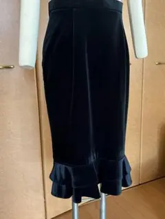 ブラックベルベットタイトスカート フリル裾