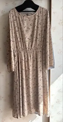 新品未使用★グラシア★花柄ロングワンピース ベージュ 花柄　Ｌミモレ丈