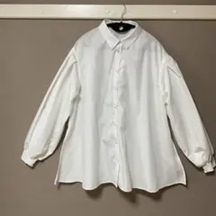 ホワイト長袖シャツ シャーリング袖 ゆったりサイズ スリットあり295