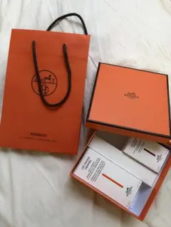 新品 HERMES LES MAINS ハンドクリーム 100ml ツイリー空箱 新品 HERMES LES MAINS ハンドクリーム 100ml ツイリー空箱 - メルカリ