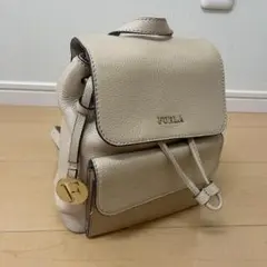 美品 FURLA フルラ フリーダ レザー ミニリュック シルバー 210.jpg