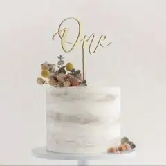 ゴールドのケーキトッパー「One」　ケーキトッパーのみ　その他つきません