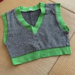 ZARA グリーンと黒の幾何学模様Vネックニットベスト