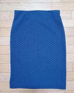 青い幾何学模様タイトスカート