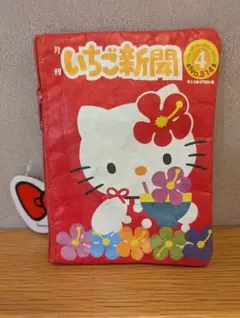サンリオ　ハローキティ　3coins いちご新聞　ポーチ