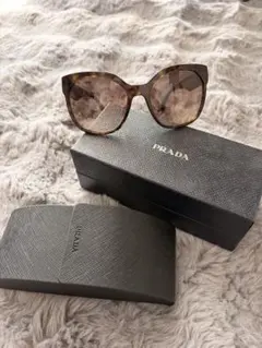 2026年最新】prada サングラス キャットアイの人気アイテム - メルカリ