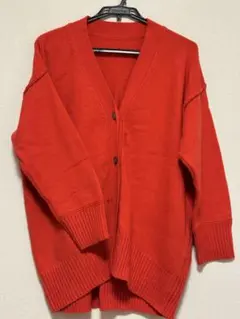 赤いカーディガン