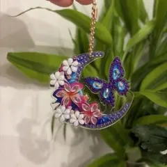 三日月と蝶のダイヤモンドアート風チャーム