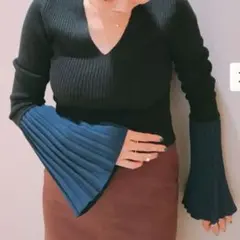 美品✨️チノ　CINOH プリーツ袖 配色リブニット　バイカラー　日本製　Vネッ