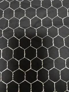 ロラライハリス Wire 黒生地　100cm×45cm