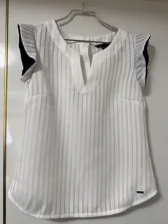 ARMANI EXCHANGEストライプフリル袖ノースリーブシャツ
