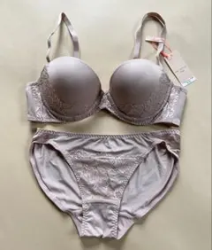 Item thumbnail for item 70bcf599-a0d3-4993-8710-a3ff5d4c5c1a