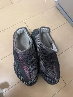 Yeezy Boost 350 V2 ブラック/レッド