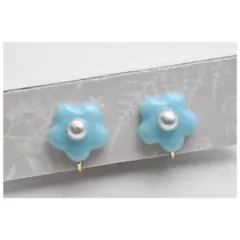 イヤリング　ハンドメイド　お花　ブルー　春　夏　色違い　レジン