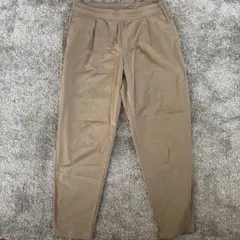 ユニクロ　M ベージュ カジュアルパンツ レディース