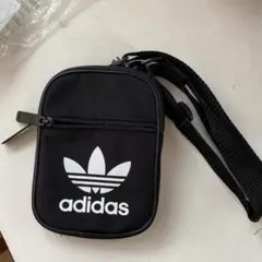 [アディダス オリジナルス] adidas サコッシュ ボディバック