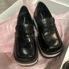 CHARLES & KEITH ブラックローファー　厚底 CHARLES & KEITH メタリックアクセント チャンキープラットフォーム