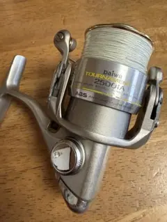 ジャンク　Daiwa Tournament 2500iA スピニングリールのサムネイル