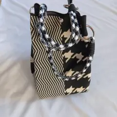 週末お値下げ　大人気　幾何学模様　トートバッグ