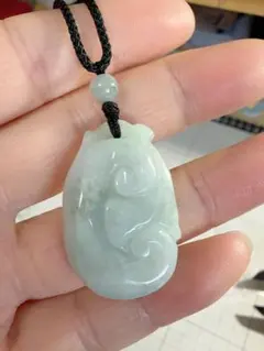 新入荷】本翡翠保証‼️天然翡翠 猿桃彫りペンダントトップ 縁起物 知恵