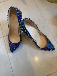 青いスパイク装飾ポインテッドトゥハイヒール