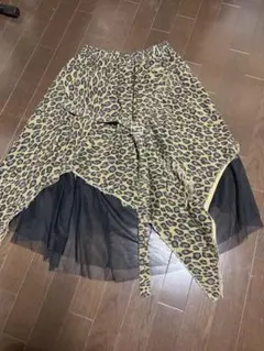 ヒョウ柄スカート