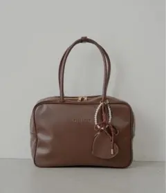 【Chico】♡チャーム付きスクエアボストンバッグ♡美品のサムネイル