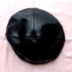 黒のベレー帽