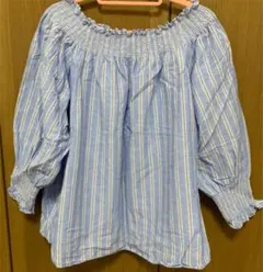 オフショルダートップス