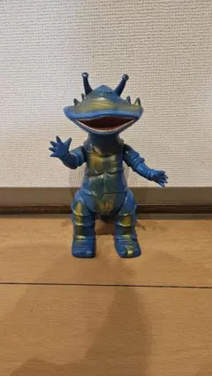 カネゴン バンダイ ウルトラコレクション 怪獣ソフビ金色 - メルカリ